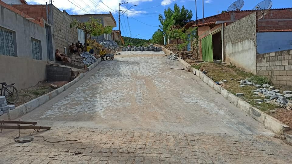 Prefeitura realiza pavimentação da Rua H, no Bairro Panorâmico