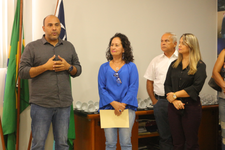 Prefeitura de Almenara nomeia nova secretária de Educação