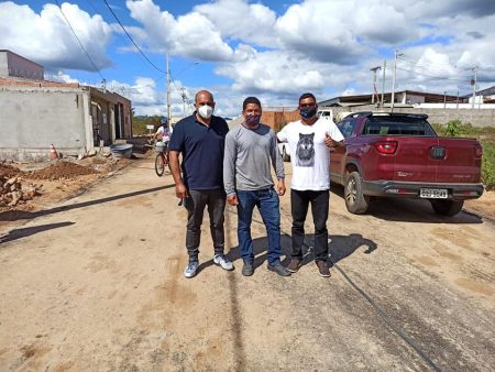 Prefeito Ademir Gobira visita obras no Bairro Parque São João
