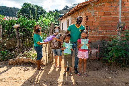 Prefeitura de Almenara realiza entrega de PETs nas escolas da zona rural