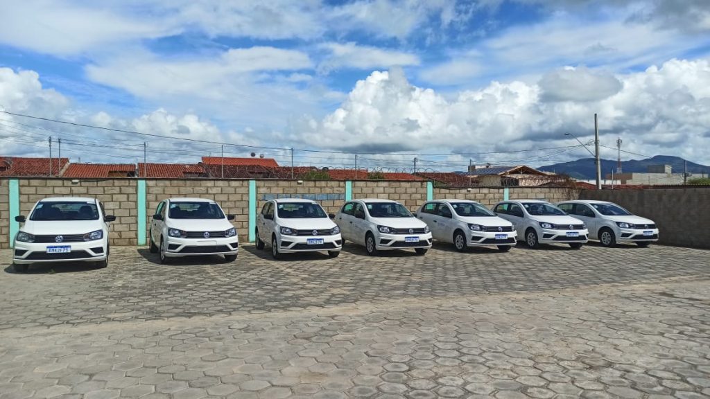 Prefeitura de Almenara recebe sete novos veículos