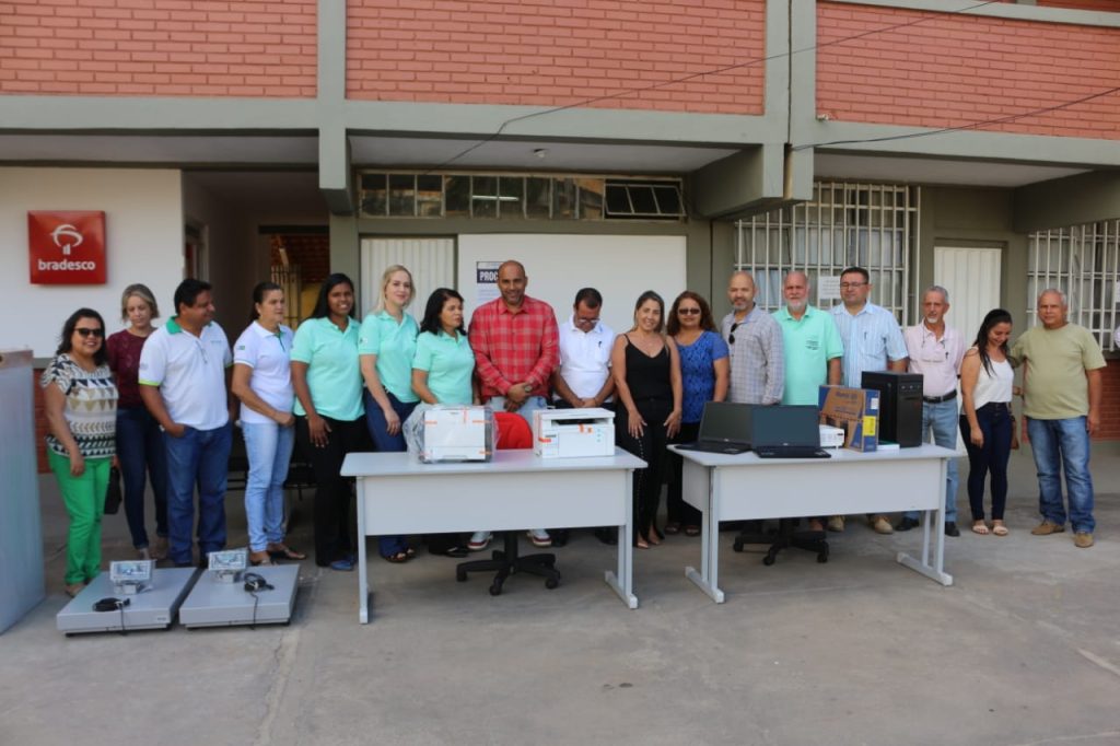 Prefeito Ademir Gobira entrega novos equipamentos à Secretaria de Agricultura e Meio Ambiente