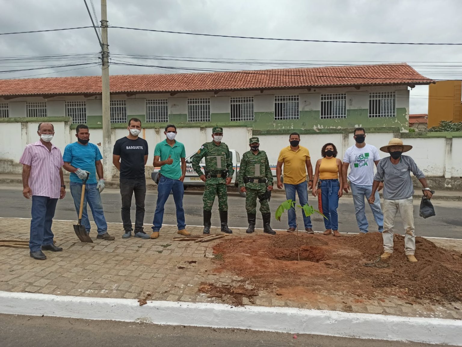 Prefeitura de Almenara realiza projeto de arborização da Avenida Olindo de Miranda
