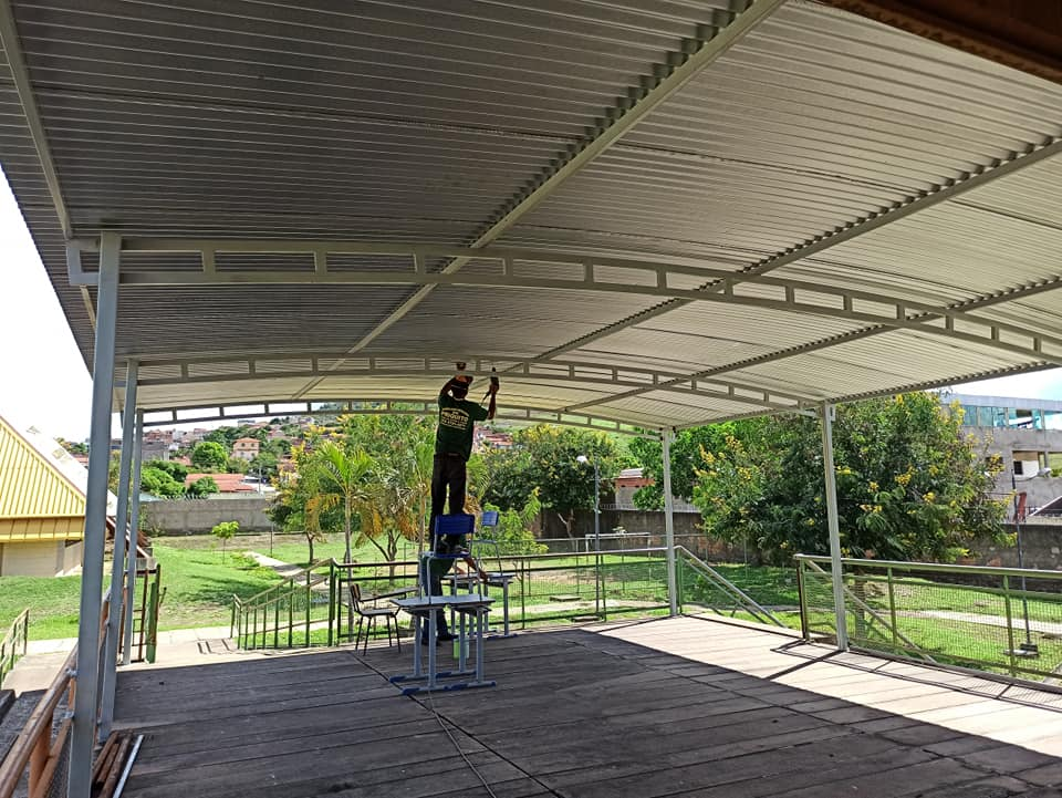 Prefeitura de Almenara executa reformas na Escola Corina Ferraz de Brito