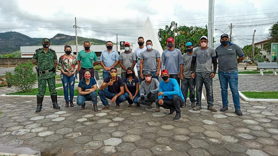 Prefeitura de Almenara inicia plantio de árvores na cidade