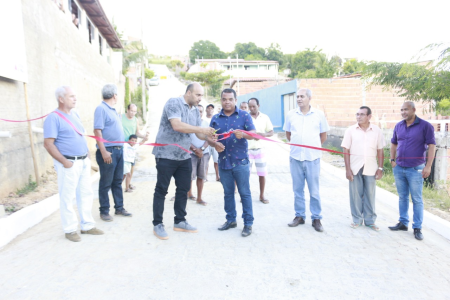 Prefeito Ademir Gobira inaugura obras de pavimentação em Almenara